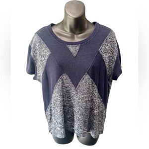 Two by Vince Camuto Navy Short Sleeved Sweater